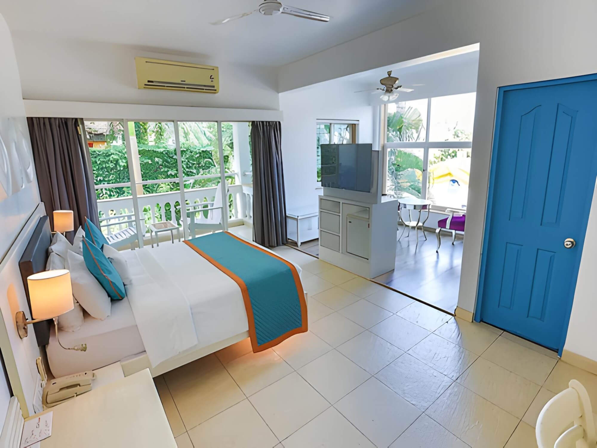 Executive Suite Room with Balcony